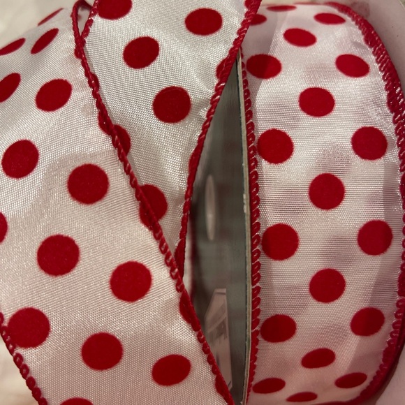 Red Polka Dots On White Ribbon! 1.5” Premium CHRISTMAS Satin Wired Edge Ribbon - Picture 4 of 4